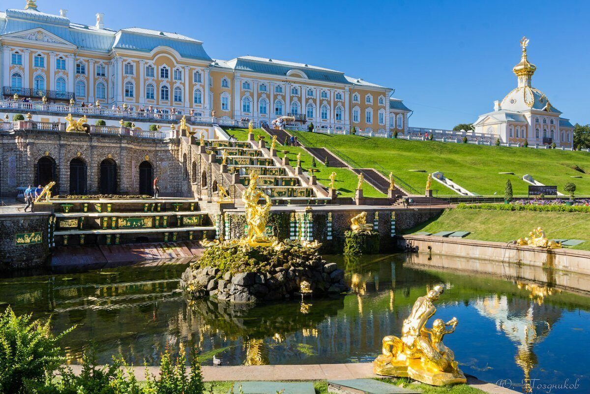 Петергоф в санкт петербурге сейчас. Петергоф (дворцово-парковый ансамбль). Жворцовопарковый ансамбль Петергоф. Дрорцово-парковый ансамбль «Петергоф».. Дворец парковый ансамбль в Петергофе.